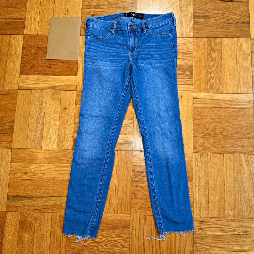 Hollister Crop Flare Jeans Women’s Size 5 / W27 – Raw Hem Medium Wash Stretch